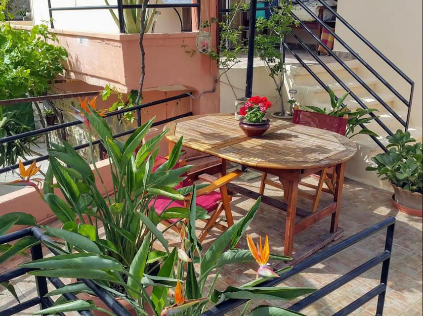 Traditional Residence With Terrace Latsida ภายนอก รูปภาพ