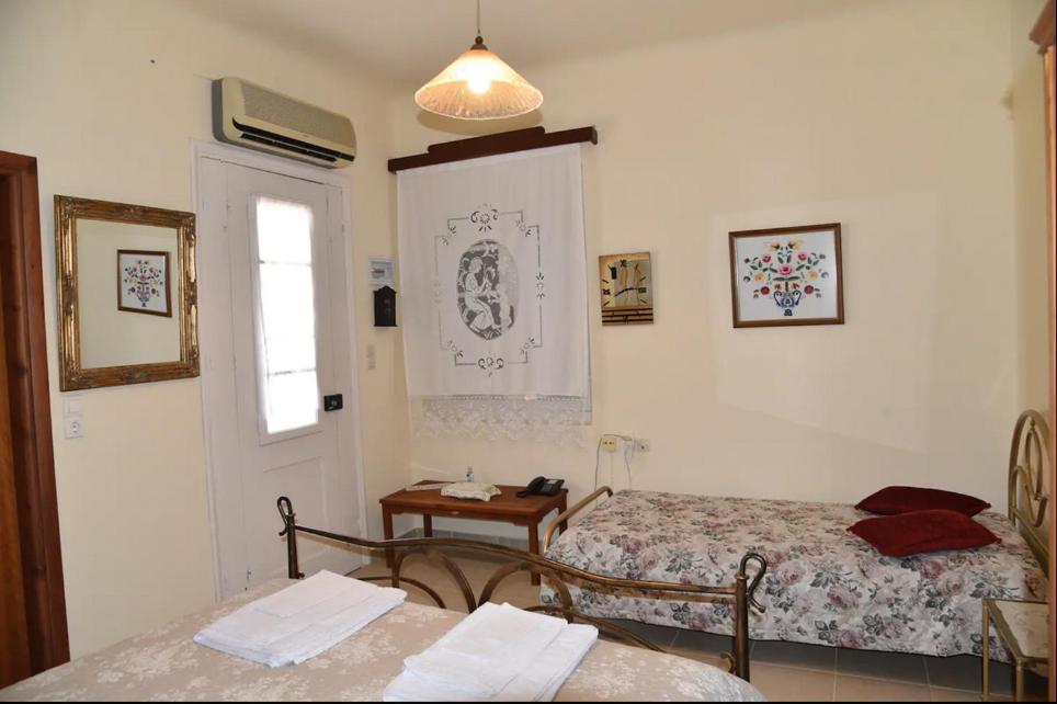 Traditional Residence With Terrace Latsida ภายนอก รูปภาพ
