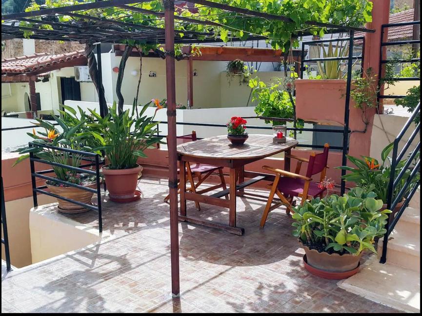 Traditional Residence With Terrace Latsida ภายนอก รูปภาพ