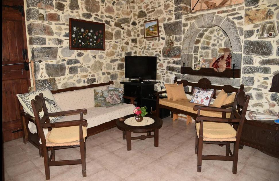 Traditional Residence With Terrace Latsida ภายนอก รูปภาพ
